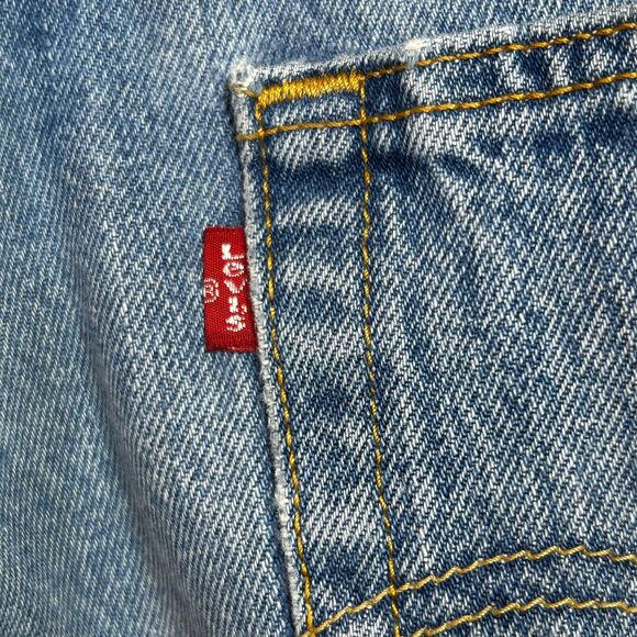 Levis 501 Jeans Mens 32x31 Straight Medium Wash Cotton Distressed Frayed - Picture 12 of 14